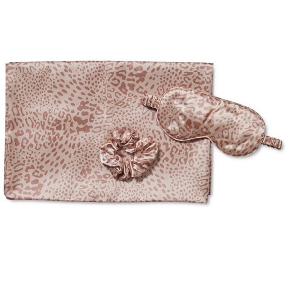 New Macy’s 3 Piece Satin Sleep Set - Satin Pillowcase, Scrunchie, and Sleepmask - Picture 1 of 9